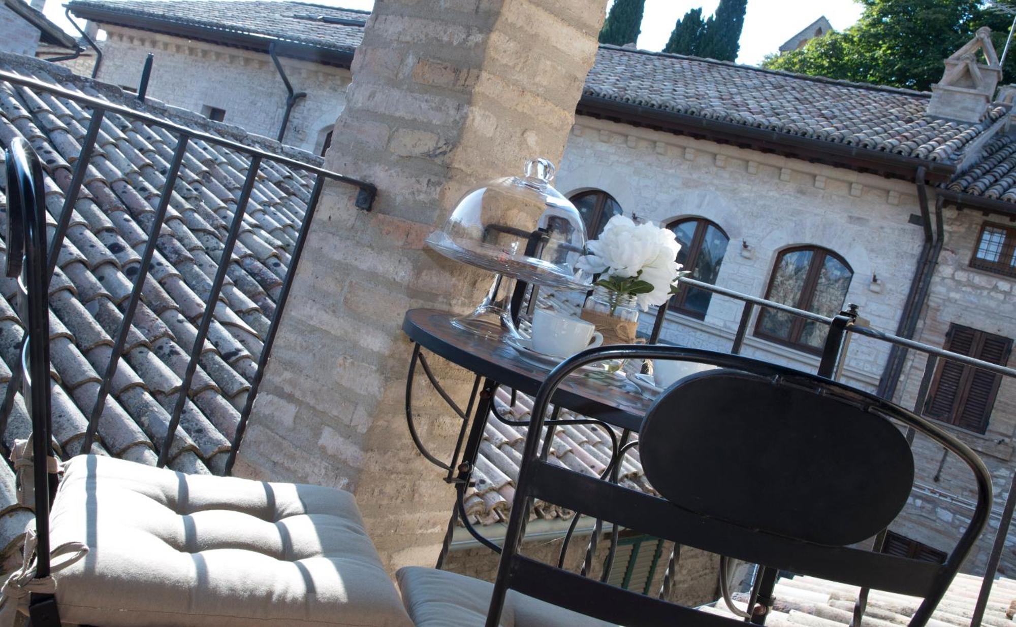 Residenza Porta Perlici Assisi Apartment Exterior foto